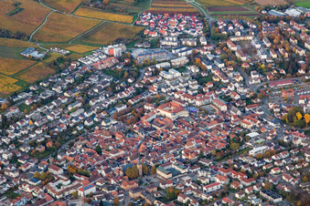 Vue aérienne de Ville du sud-ouest à Bad Bergzabern dans le département Rhénanie-Palatinat, Allemagne