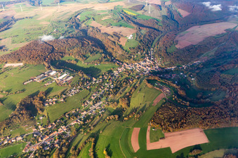 Vue aérienne de Walschbronn dans le département Moselle, France