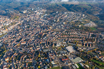 Vue aérienne de Centre-ville autour de la Meßsplatz à Pirmasens dans le département Rhénanie-Palatinat, Allemagne