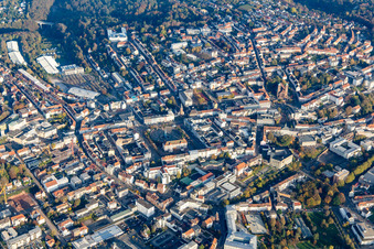 Vue aérienne de Terrain de parade vu de l'ouest à Pirmasens dans le département Rhénanie-Palatinat, Allemagne
