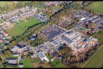 Vue aérienne de Autoverwertung Closter et Ranker Baustoffe GmbH (station de remplissage de matériaux en vrac-béton) & Ranker Logistic GmbH (logistique de transport-matériaux de construction-service de conteneurs) à Schönenberg-Kübelberg dans le département Rhénanie-Palatinat, Allemagne