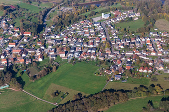 Vue aérienne de Église catholique du Saint-Esprit sur la Goethestrasse à le quartier Sand in Schönenberg-Kübelberg dans le département Rhénanie-Palatinat, Allemagne