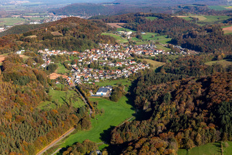Vue aérienne de Village du sud-ouest à Lambsborn dans le département Rhénanie-Palatinat, Allemagne