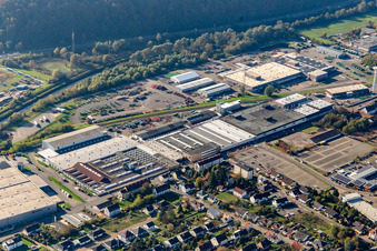 Vue aérienne de Usine John Deere Zweibrücken à le quartier Ernstweiler in Zweibrücken dans le département Rhénanie-Palatinat, Allemagne