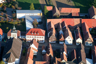 Photographie aérienne de Rue principale à le quartier Hayna in Herxheim bei Landau dans le département Rhénanie-Palatinat, Allemagne