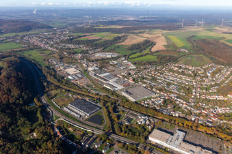 Vue aérienne de Usine John Deere Zweibrücken du sud-est à le quartier Ernstweiler in Zweibrücken dans le département Rhénanie-Palatinat, Allemagne
