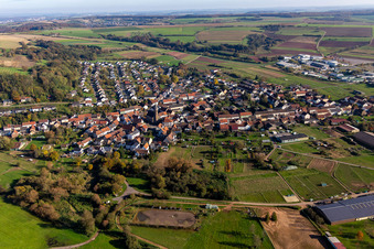 Vue aérienne de De l'ouest à le quartier Webenheim in Blieskastel dans le département Sarre, Allemagne