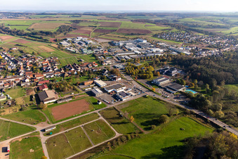 Photographie aérienne de Zone industrielle dans le Krummenäckern à le quartier Webenheim in Blieskastel dans le département Sarre, Allemagne