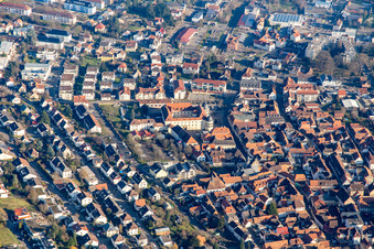 Vue aérienne de Königstraße vue de l'ouest à Bad Bergzabern dans le département Rhénanie-Palatinat, Allemagne