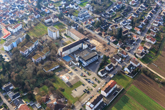 Vue oblique de Chantier de construction pour la rénovation de l'Asklpios Südpfalzkliniken à Kandel dans le département Rhénanie-Palatinat, Allemagne