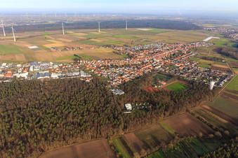 Vue aérienne de Vue de la ville depuis le sud-ouest à Hatzenbühl dans le département Rhénanie-Palatinat, Allemagne