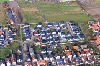 Nouvelle zone de développement à Sandblatt à Hatzenbühl dans le département Rhénanie-Palatinat, Allemagne hors des airs