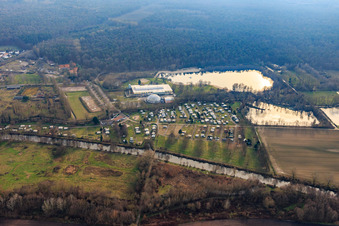 Plage et camping au centre de loisirs Moby Dick à Rülzheim dans le département Rhénanie-Palatinat, Allemagne hors des airs