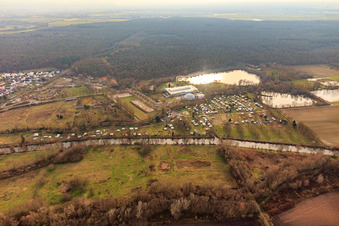 Plage et camping au centre de loisirs Moby Dick à Rülzheim dans le département Rhénanie-Palatinat, Allemagne vue d'en haut