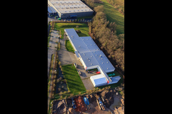 Thermo Fisher sur Erlenbachweg à le quartier Minderslachen in Kandel dans le département Rhénanie-Palatinat, Allemagne du point de vue du drone