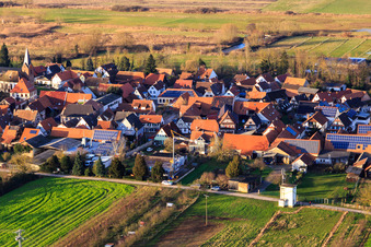 Dans la dîme de la cloche à Winden dans le département Rhénanie-Palatinat, Allemagne hors des airs