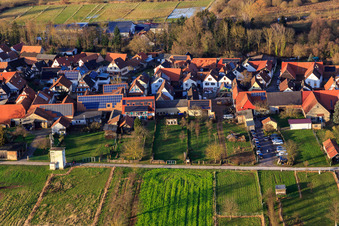 Vue aérienne de Bar à vin Zur Hofschänke à Winden dans le département Rhénanie-Palatinat, Allemagne