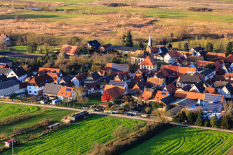 Dans la dîme de la cloche à Winden dans le département Rhénanie-Palatinat, Allemagne vue d'en haut