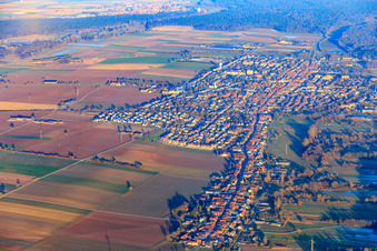Vue aérienne de Vue de la ville depuis l'ouest à Kandel dans le département Rhénanie-Palatinat, Allemagne