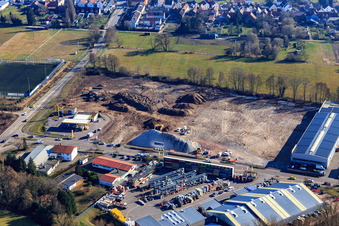 Vue aérienne de Chantier de construction pour le développement du nouveau parc logistique de HANSAINVEST et DFI-Real-Estate Kandel après la démolition du marché OBI à le quartier Minderslachen in Kandel dans le département Rhénanie-Palatinat, Allemagne