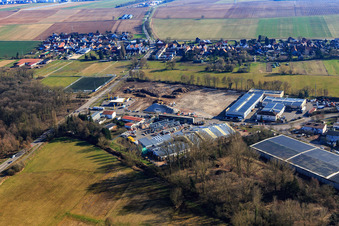 Vue aérienne de Chantier de construction pour le développement du nouveau parc logistique de HANSAINVEST et DFI-Real-Estate Kandel après la démolition du marché OBI à Erlenbach bei Kandel dans le département Rhénanie-Palatinat, Allemagne