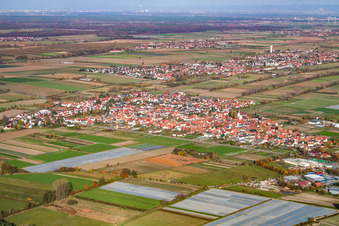 Vue aérienne de Vue de la ville depuis le sud-ouest à Zeiskam dans le département Rhénanie-Palatinat, Allemagne