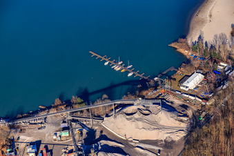 Vue aérienne de Embarcadère des amis de la voile Liedolsheim au lac de baignade Giesen Liedolsheim à le quartier Liedolsheim in Dettenheim dans le département Bade-Wurtemberg, Allemagne