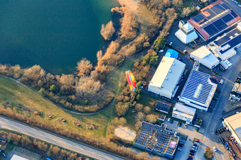 Vue aérienne de Ingénierie électrique Schmitt et Fit-in FitnessClub 5 au Baggersee Blankenloch à le quartier Blankenloch in Stutensee dans le département Bade-Wurtemberg, Allemagne