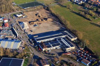 Vue d'oiseau de Chantier de construction pour le développement du nouveau parc logistique de HANSAINVEST et DFI-Real-Estate Kandel après la démolition du marché OBI à le quartier Minderslachen in Kandel dans le département Rhénanie-Palatinat, Allemagne