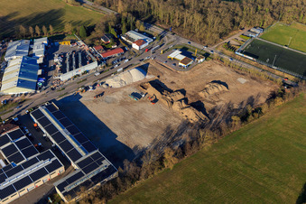 Enregistrement par drone de Chantier de construction pour le développement du nouveau parc logistique de HANSAINVEST et DFI-Real-Estate Kandel après la démolition du marché OBI à le quartier Minderslachen in Kandel dans le département Rhénanie-Palatinat, Allemagne