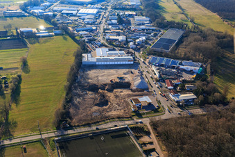 Image drone de Chantier de construction pour le développement du nouveau parc logistique de HANSAINVEST et DFI-Real-Estate Kandel après la démolition du marché OBI à le quartier Minderslachen in Kandel dans le département Rhénanie-Palatinat, Allemagne