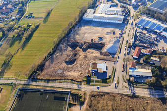 Chantier de construction pour le développement du nouveau parc logistique de HANSAINVEST et DFI-Real-Estate Kandel après la démolition du marché OBI à le quartier Minderslachen in Kandel dans le département Rhénanie-Palatinat, Allemagne vu d'un drone