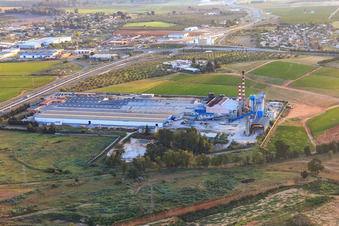 Vue aérienne de Locaux de l'entreprise Verallia à Alcalá de Guadaíra dans le département Séville, Espagne