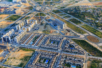 Vue aérienne de Nouvelle zone de développement sur l'Av. Celia Casado Rodríguez avec VÍA ÁGORA Entrenúcleos à Dos Hermanas dans le département Séville, Espagne
