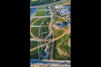 Vue oblique de Parc de Recherche et Développement Dehesa de Valme, Ciudad del Conocimiento en face de l'Université Loyola (Campus de Séville) au Parc Lago de la Vida à Dos Hermanas dans le département Séville, Espagne