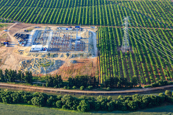 Vue aérienne de Nouveau poste sur le canal à Dos Hermanas dans le département Séville, Espagne