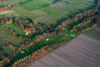Vue aérienne de Terrain de golf du Golf Club Pfalz à le quartier Geinsheim in Neustadt an der Weinstraße dans le département Rhénanie-Palatinat, Allemagne