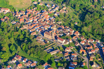 Vue aérienne de Église Notre-Dame-Marie-Auxilliatrice à Lichtenberg dans le département Bas Rhin, France
