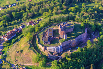 Vue aérienne de Château de Lichtenberg vu du sud à Lichtenberg dans le département Bas Rhin, France