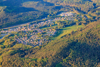 Vue aérienne de Vue des Vosges du Nord depuis le sud à Wingen-sur-Moder dans le département Bas Rhin, France