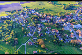Vue aérienne de Vue du village depuis le sud à Durstel dans le département Bas Rhin, France