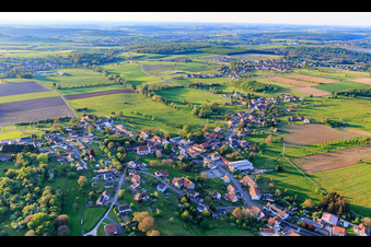 Vue aérienne de Vue du village depuis le sud à Durstel dans le département Bas Rhin, France