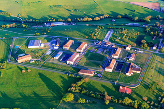Photographie aérienne de Prison sécurisée par des murs et des clôtures Centre de Détention à Oermingen dans le département Bas Rhin, France