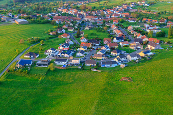 Vue aérienne de Rue de Pleuville à Kalhausen dans le département Moselle, France