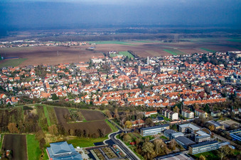 Vue aérienne de Centre-ville vu du sud-ouest à Kandel dans le département Rhénanie-Palatinat, Allemagne
