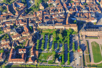 Vue aérienne de Château et parc du Château des Rohan à Saverne dans le département Bas Rhin, France