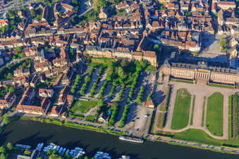 Château et parc Château des Rohan au port Port de Saverne à Saverne dans le département Bas Rhin, France vue d'en haut