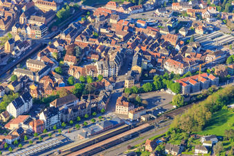 Vue aérienne de Gare, Quai de la Zorn à Saverne dans le département Bas Rhin, France