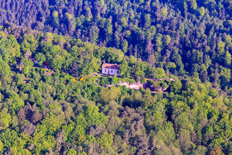 Vue aérienne de Chapelle Saint-Michel au Mont Saint-Michel à Saint-Jean-Saverne dans le département Bas Rhin, France