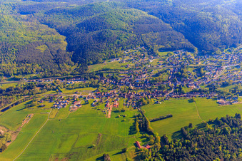 Vue aérienne de Vue de la vallée de la Moder depuis le sud à Wimmenau dans le département Bas Rhin, France